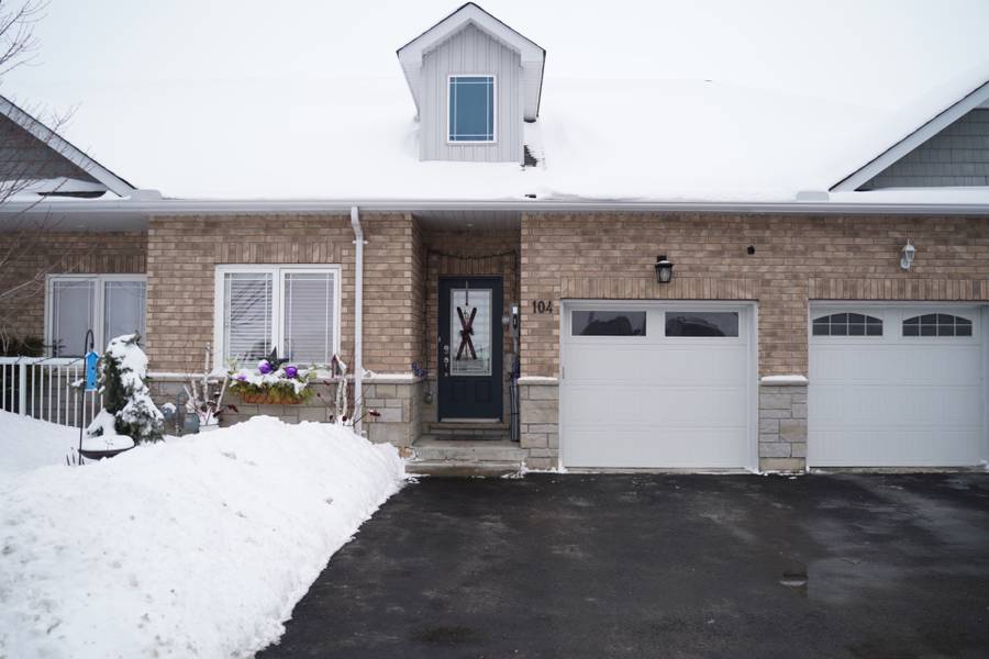 104 Lily DR, Orillia, ON L3V 0G3