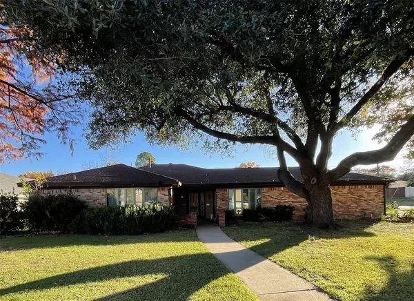 345 Mayfair Drive, Hurst, TX 76054