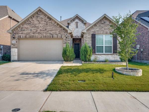 944 Crest Breeze Drive, Fort Worth, TX 76052