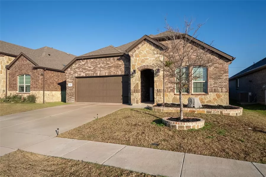 11017 Los Alamos Drive, Aubrey, TX 76227