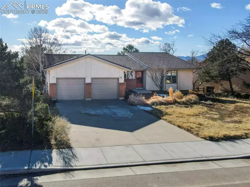 3715 Saddle Rock RD, Colorado Springs, CO 80918