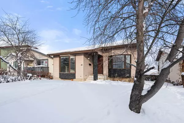 40 Bermondsey RD Northwest, Calgary, AB T3K 1V3