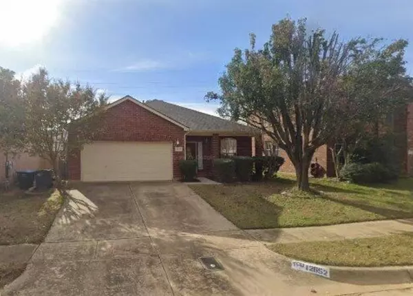 12652 Oakwood Circle, Fort Worth, TX 76040