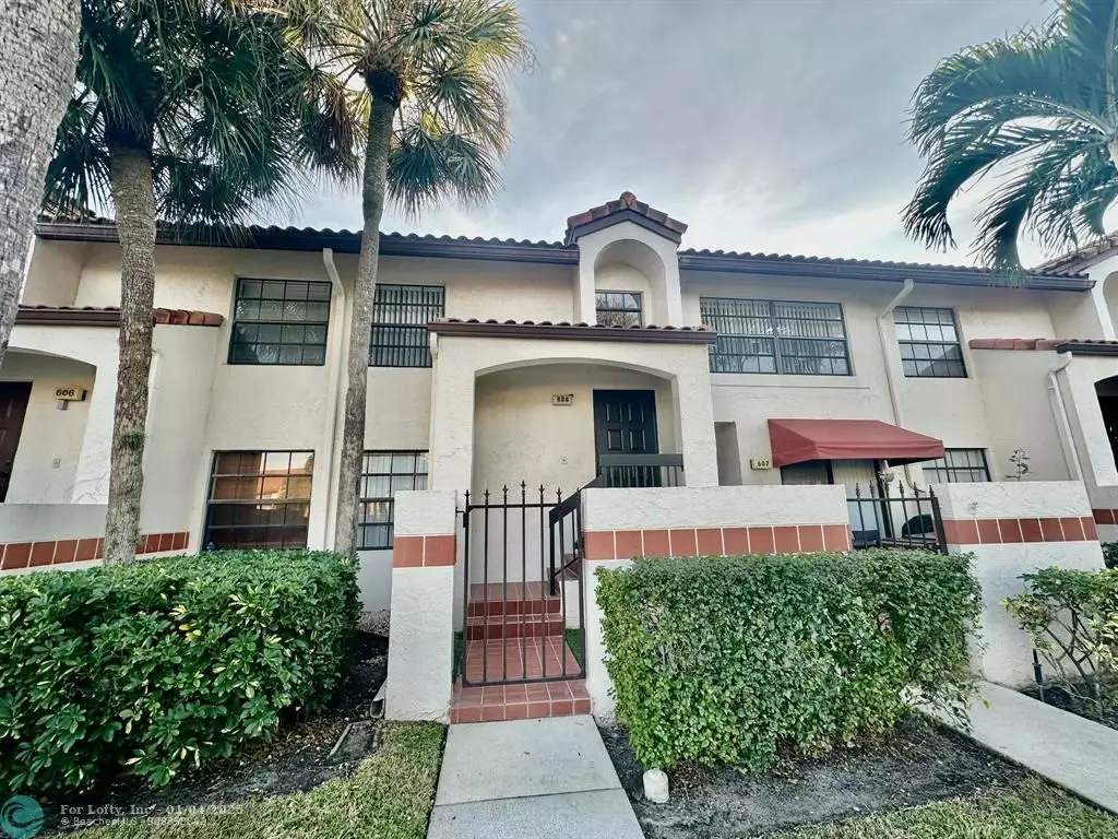 Deerfield Beach, FL 33442,608 Lincoln Court  #608