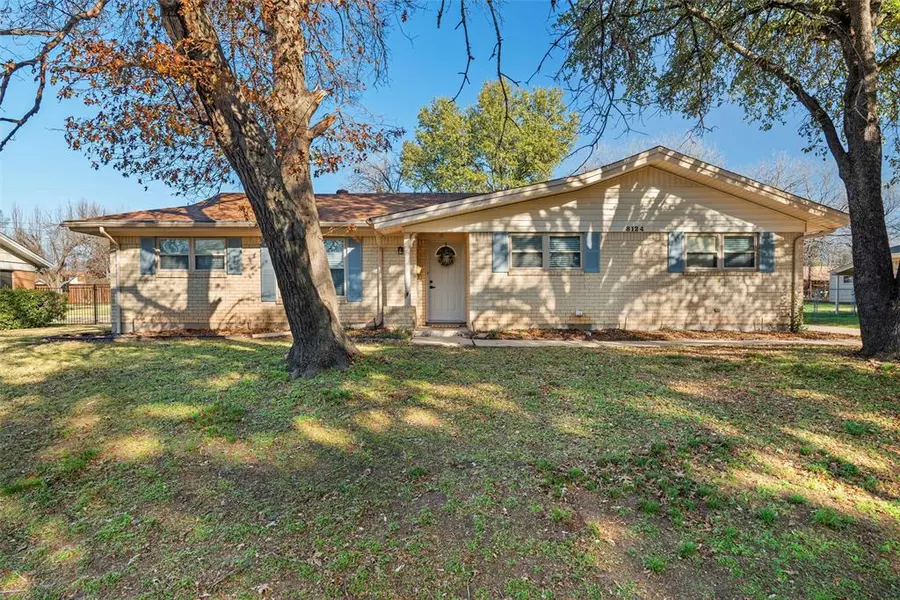 8124 Herndon Drive, Benbrook, TX 76116