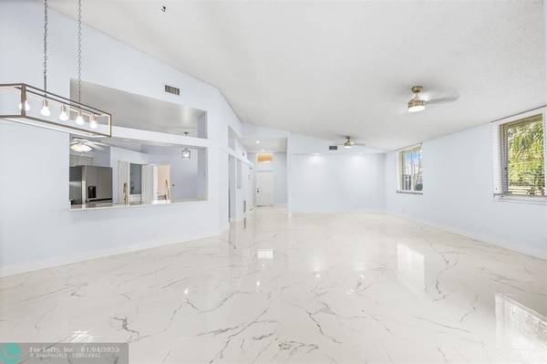 Boca Raton, FL 33496,9789 Boca Gardens Cir  #A