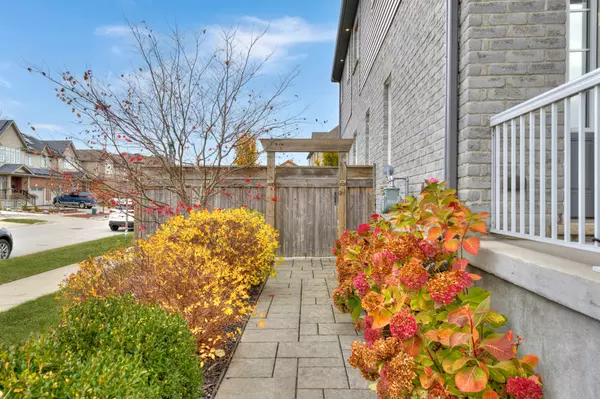 Kitchener, ON N2P 0B4,900 Steepleridge CT