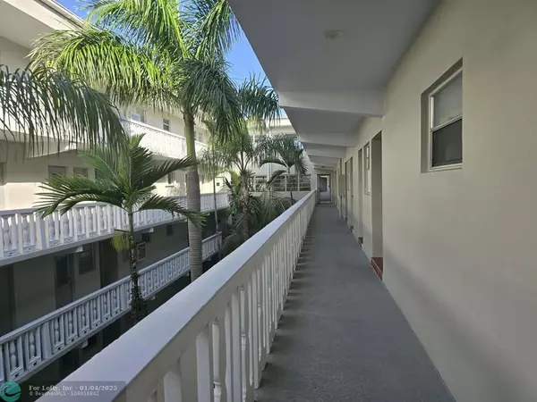 Hallandale Beach, FL 33009,330 SE 2nd St  #404E