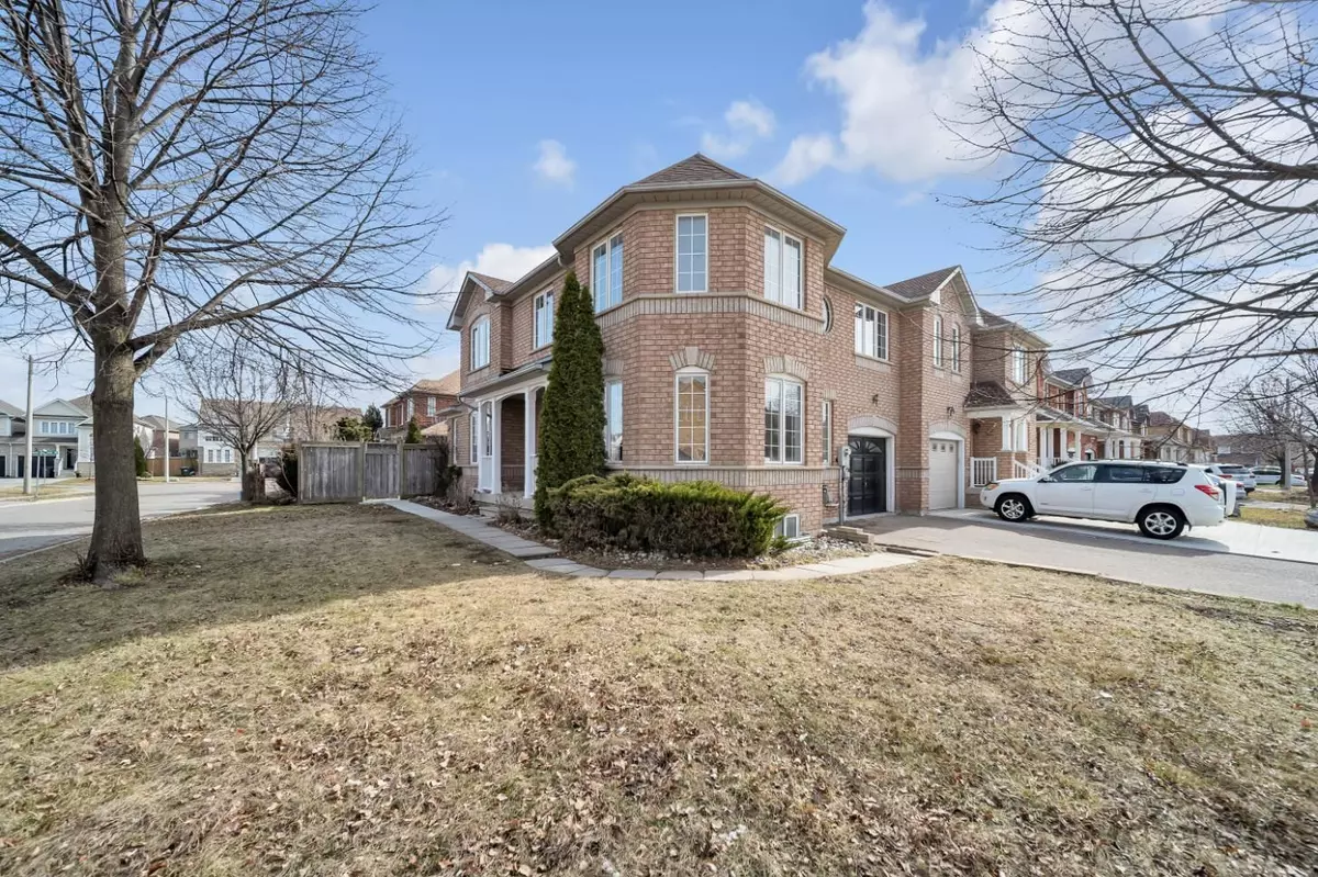 Brampton, ON L7A 1T3,31 Bramcedar CRES #Upper