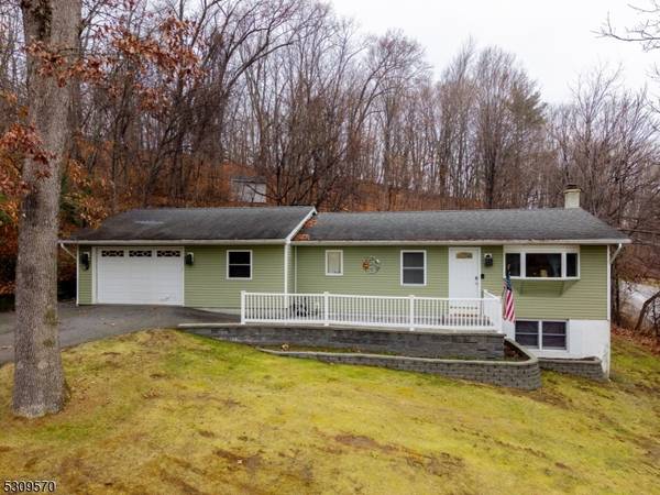 14 Woodland Rd, Wantage Twp., NJ 07461