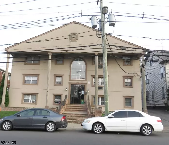 826 W Grand St #1J, Elizabeth City, NJ 07202