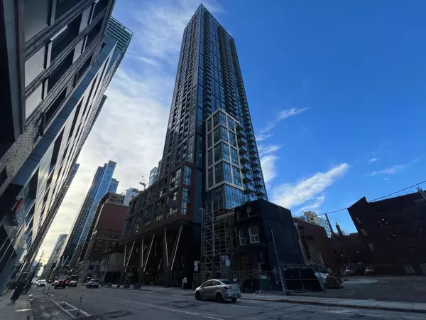 108 Peter ST W #725, Toronto C01, ON M5V 2G7