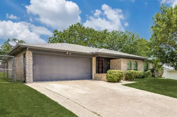 758 Ann Lois Lane, Burleson, TX 76028