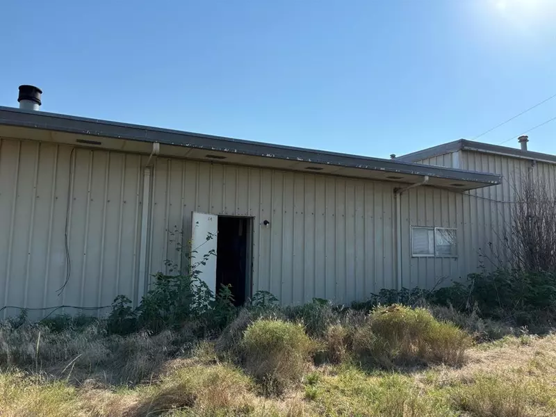 100 Industrial Park, Electra, TX 76360