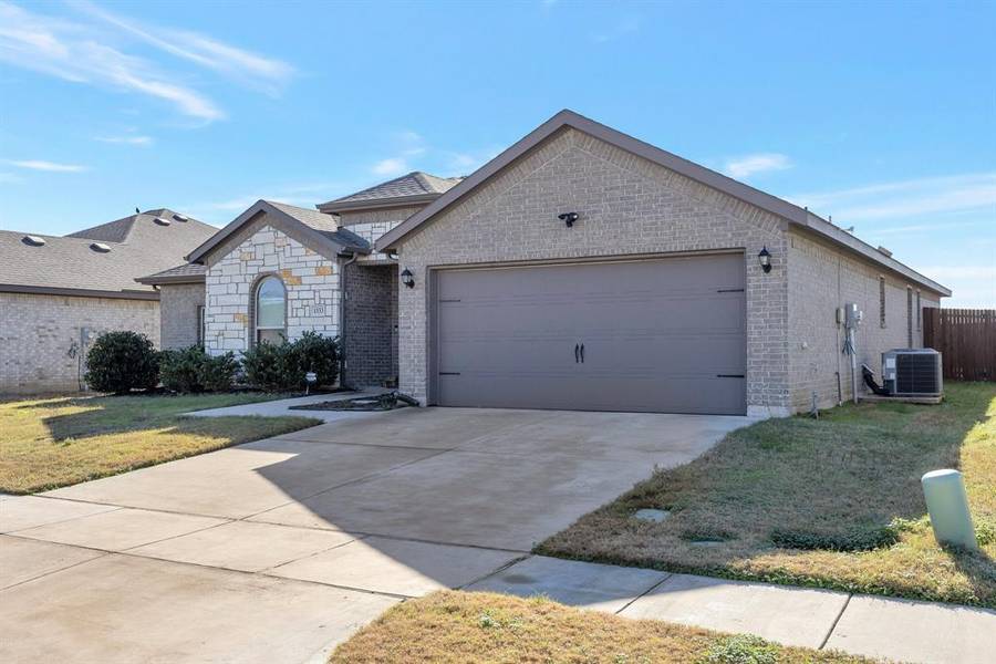 1333 Winding Hollow Drive, Grand Prairie, TX 75052