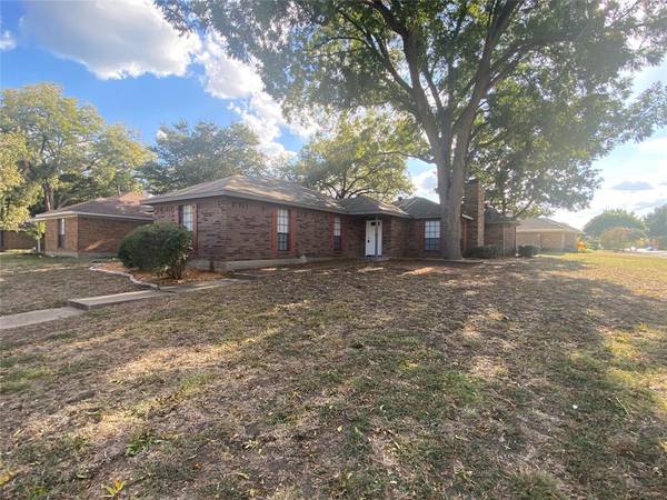 4210 Simmons Drive, Rowlett, TX 75088