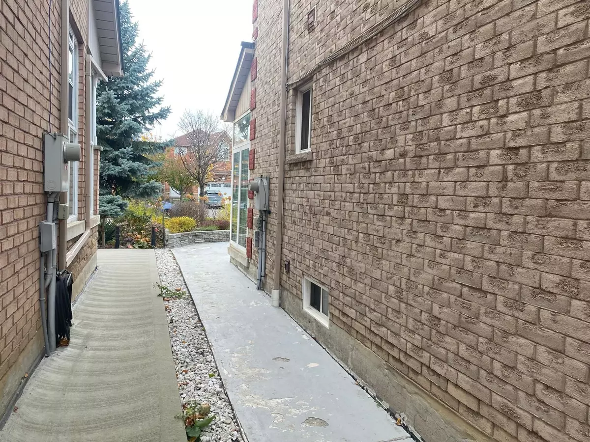 Mississauga, ON L5V 2S9,769 Clemens CRES #BSMT