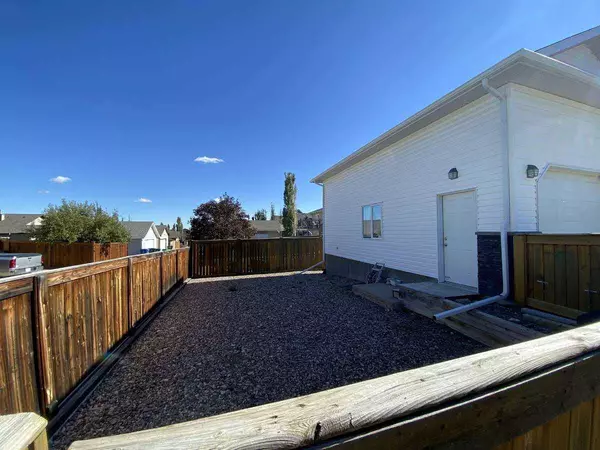 Lethbridge, AB T1K 8A4,133 Rivermont CRES West