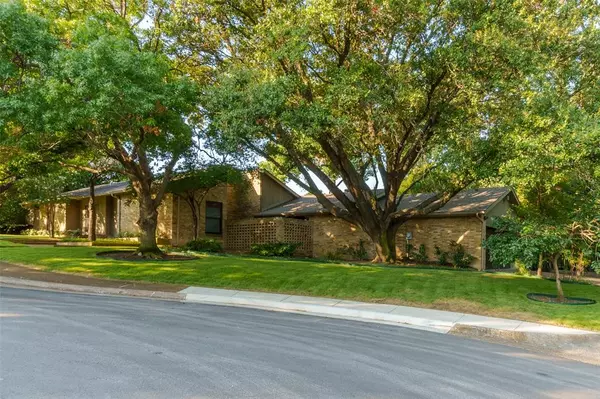 10807 Dove Brook Circle, Dallas, TX 75230