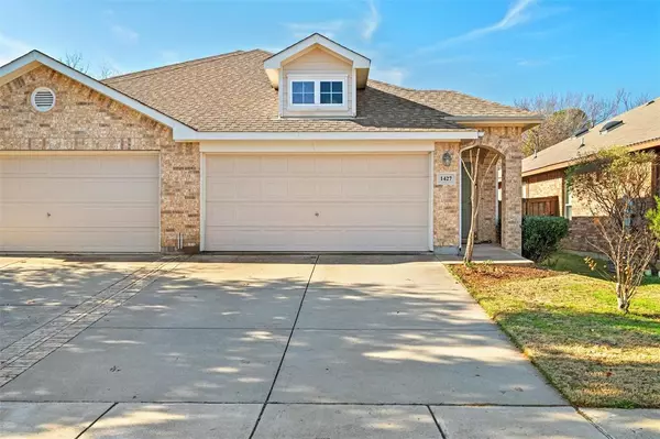 1427 Ravenwood Drive, Mansfield, TX 76063