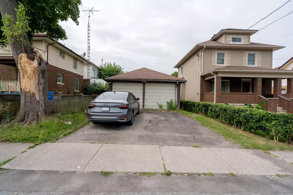 Niagara Falls, ON L2E 1K3,4965 Jepson ST