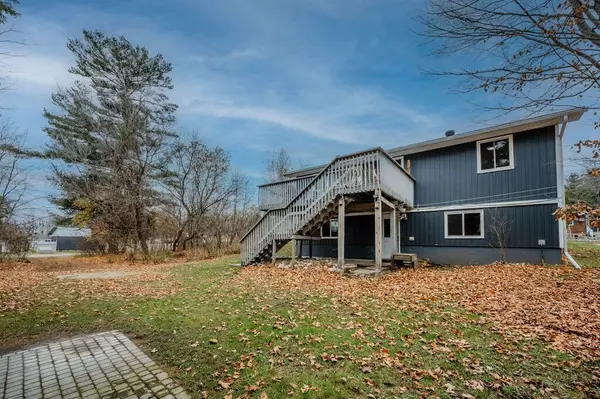 Muskoka, ON P1P 1M1,541 David ST