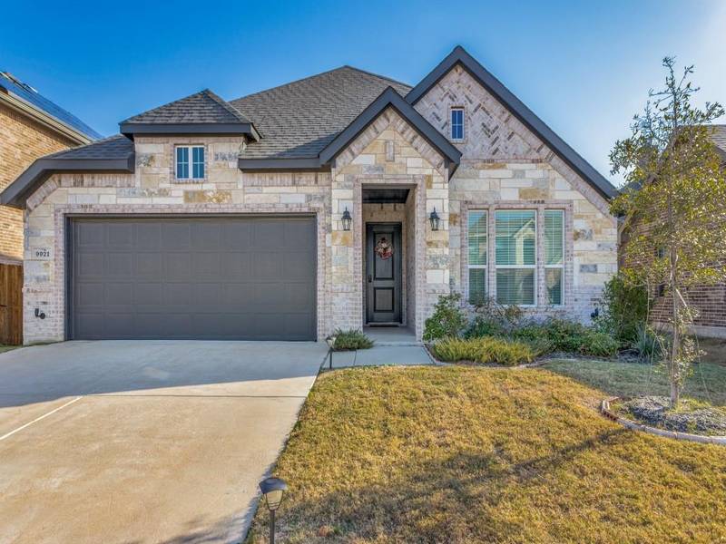 9921 Ginkgo Lane, Fort Worth, TX 76036