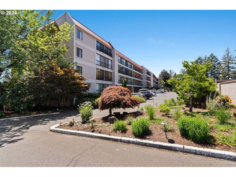 45 EAGLE CREST DR #405, Lake Oswego, OR 97035