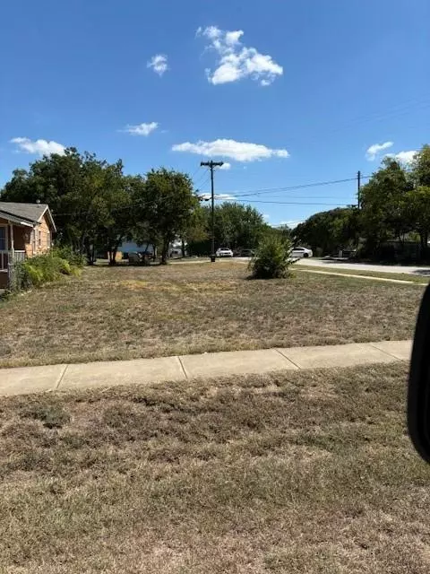 215 W Avenue B, Midlothian, TX 76065