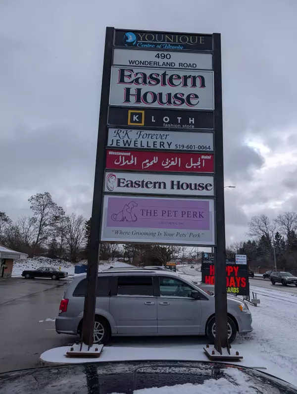 Middlesex, ON N6K 3T1,490 Wonderland RD S #3a