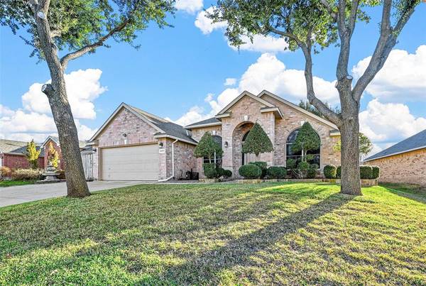 2447 Frontier Drive, Grand Prairie, TX 75052