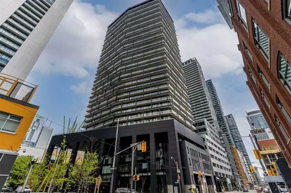 125 Peter ST #811, Toronto C01, ON M5V 2G9