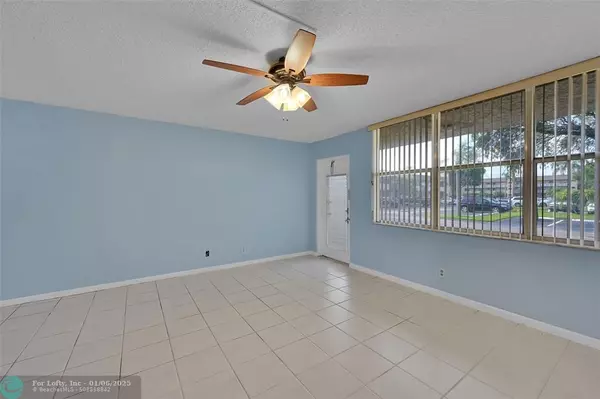 Sunrise, FL 33322,9121 Sunrise Lakes Blvd  #113