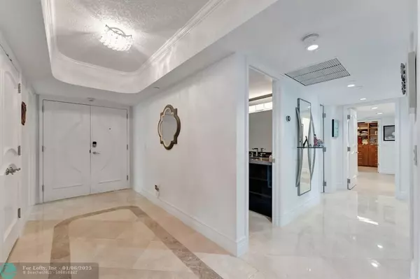 Highland Beach, FL 33487,2727 Ocean Blvd  #407