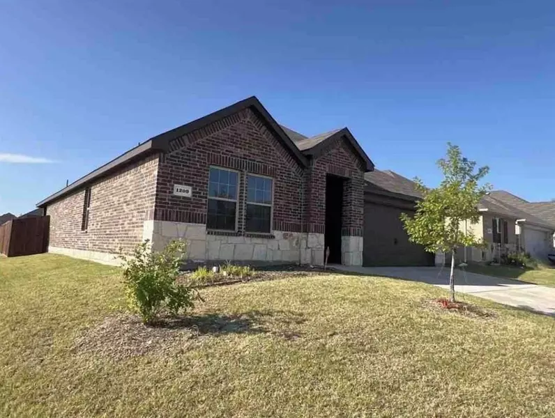 1209 Canterbury Lane, Ennis, TX 75119