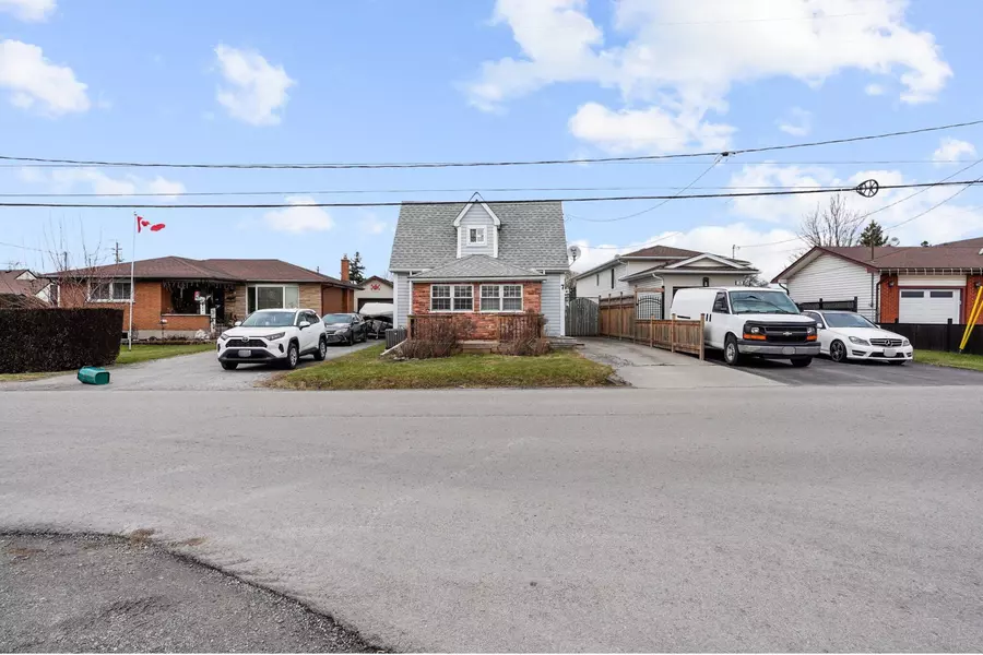 7 Bloomfield AVE, St. Catharines, ON L2P 1W8