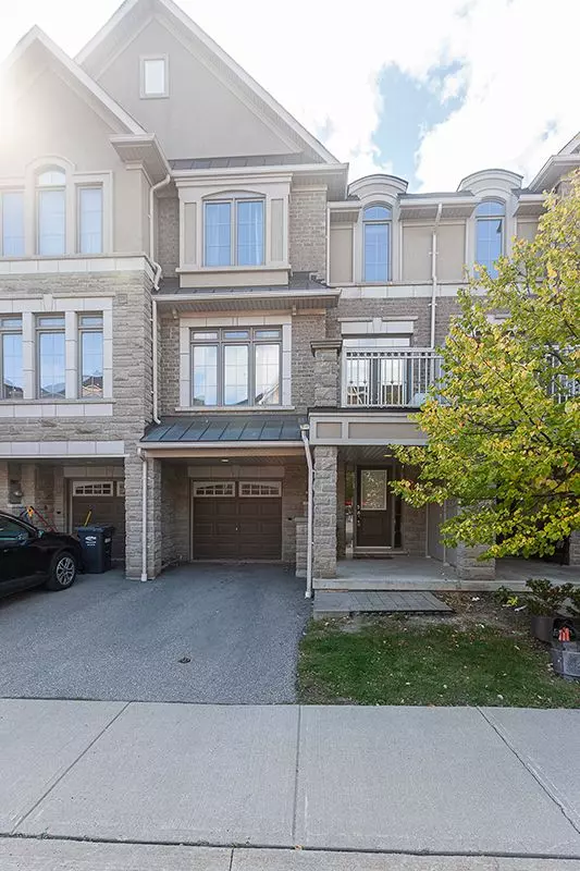 Oakville, ON L6M 0S4,2435 Greenwich DR #22