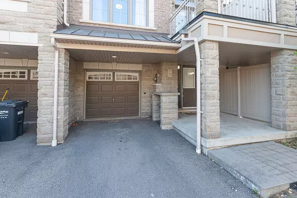 Oakville, ON L6M 0S4,2435 Greenwich DR #22