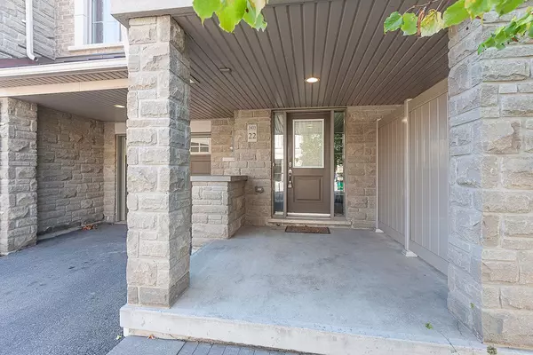 Oakville, ON L6M 0S4,2435 Greenwich DR #22