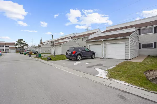 Niagara Falls, ON L2J 3G6,7001 Casey ST #23