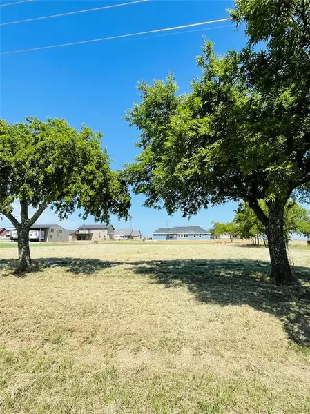 2 Mesquite Street, Muenster, TX 76252