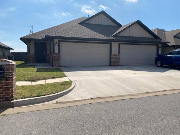 5206 Oakwood Villas Court, Bethany, OK 73008