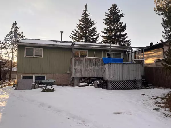 Calgary, AB T2J 5Y6,144 Deer Ridge WAY SE