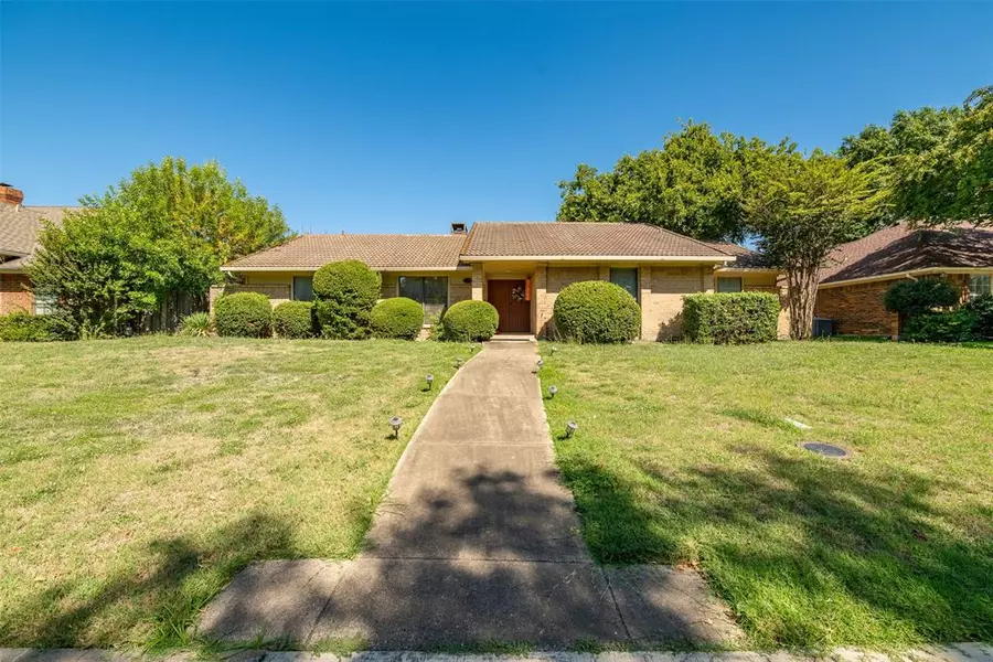 2806 Spartacus Drive, Grand Prairie, TX 75052