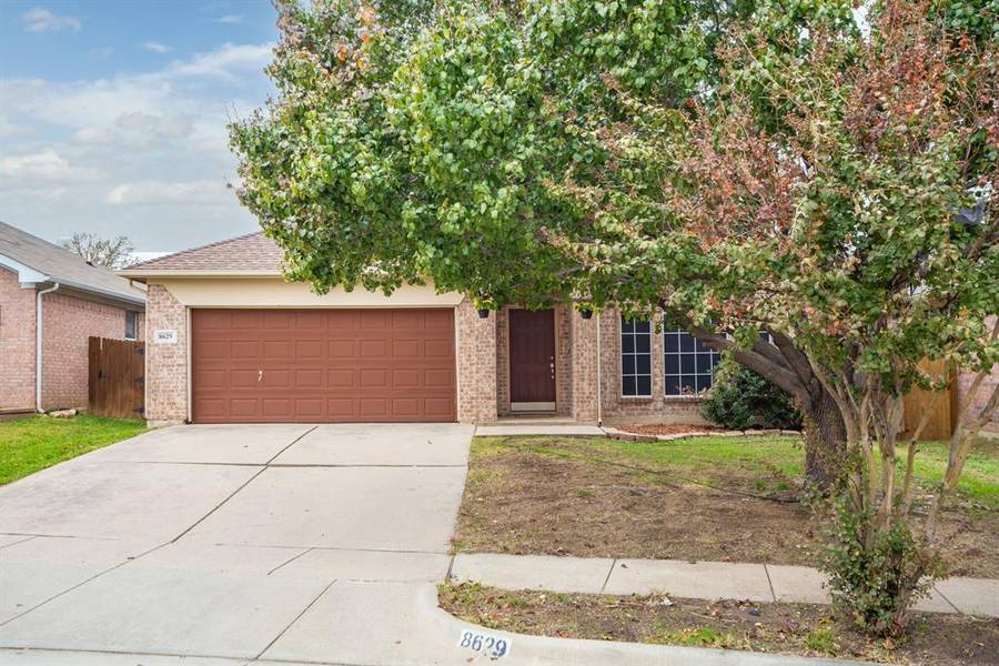 8629 Rainy Lake Drive, Fort Worth, TX 76244