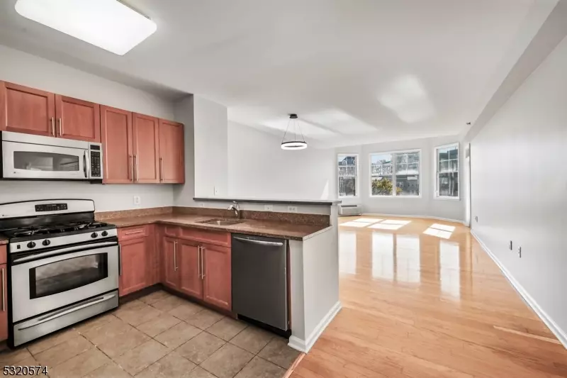 4 Constellation Pl #407, Jersey City, NJ 07305