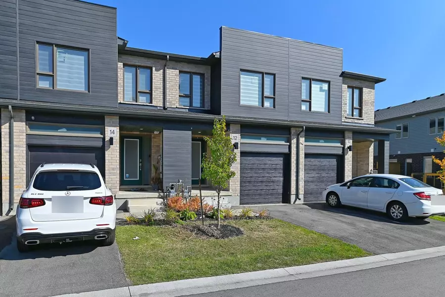 12 Roper PL, Kitchener, ON N2R 1R2