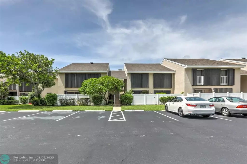 Hutchinson Island, FL 34949,3207 S Lakeview Cir  #103