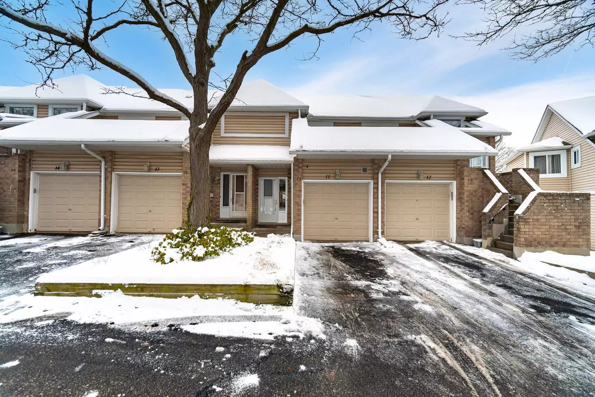 Kitchener, ON N2M 5L6,205 Highland CRES #11