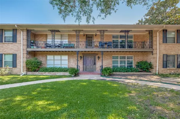 6131 B Bandera, Dallas, TX 75225